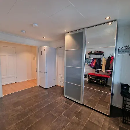 Private With Shared Kitchen, Bathroom And Tv Gjovik