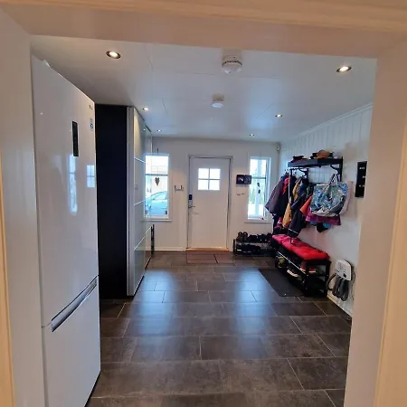 Private With Shared Kitchen, Bathroom And Tv *