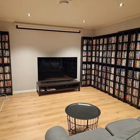 Private With Shared Kitchen, Bathroom And Tv