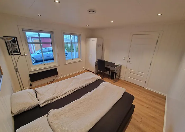 Private With Shared Kitchen, Bathroom And Tv Gjøvik