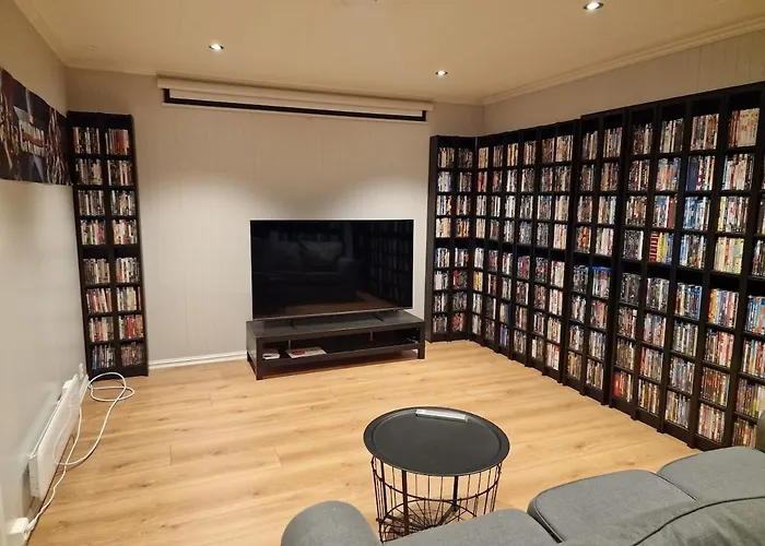 Private With Shared Kitchen, Bathroom And Tv