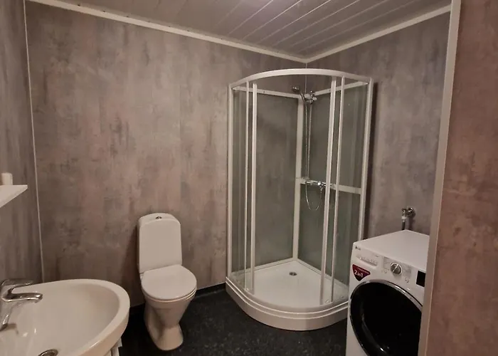 Daire Private With Shared Kitchen, Bathroom And Tv *